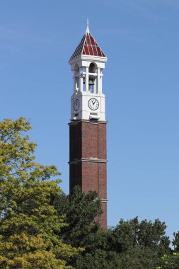 Batı Lafayette - Ağustos 2020: Purdue Bell Tower. Şimdiki Bell Tower, 1995 yılında Purdue Üniversitesi kampüsünde inşa edilmiştir..