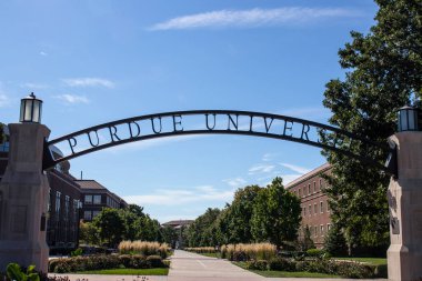 Batı Lafayette - Purdue Üniversitesi 'nin Purdue öğrencileri ve mezunlarının geleceğini sembolize eden Purdue Üniversitesi Geleceğe Kapısı.