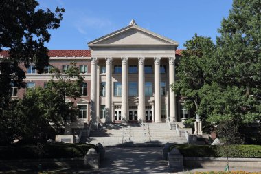 Batı Lafayette - Ağustos 2020: Purdue Üniversitesi ve Hovde Hall. 1975 yılında, Purdue yönetim binasının adını Frederick L. Hovde Yönetim Salonu olarak değiştirdi..