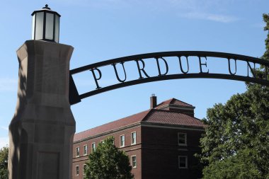 Batı Lafayette - Purdue Üniversitesi 'nin Purdue öğrencileri ve mezunlarının geleceğini sembolize eden Purdue Üniversitesi Geleceğe Kapısı.