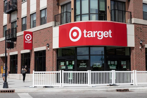 West Lafayette Sekitar Agustus 2020 Target Retail Store Baskets Target — Stok Foto