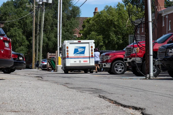 Batı Lafayette - Ağustos 2020: USPS Postane Aracı. USPS posta dağıtımı ve posta hizmeti sağlamaktan sorumludur..