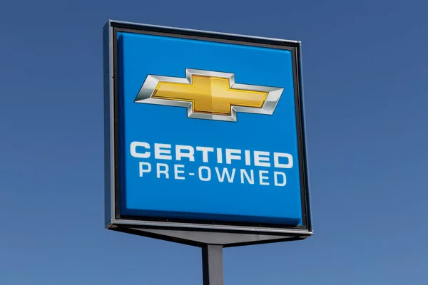 Avon Circa September 2020 Chevrolet Automobile Dealership Dengan Certified Pre — Stok Foto