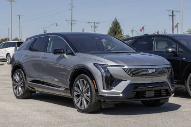 Balıkçılar - 31 Ağustos 2025: Cadillac Optiker Lüks 2 Elektrikli SUV bir bayilikte. Cadillac, opTIQ 'a 302 mil uzunluğunda bir atış alanı sunuyor. MY:2025