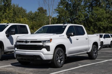 Kokomo - 31 Ağustos 2025: Chevrolet Silverado 1500 Ekip RST 4WD pikap. Chevy, Silverado 1500 'ü 3.0L Duramax motoruyla sunuyor. MY:2025