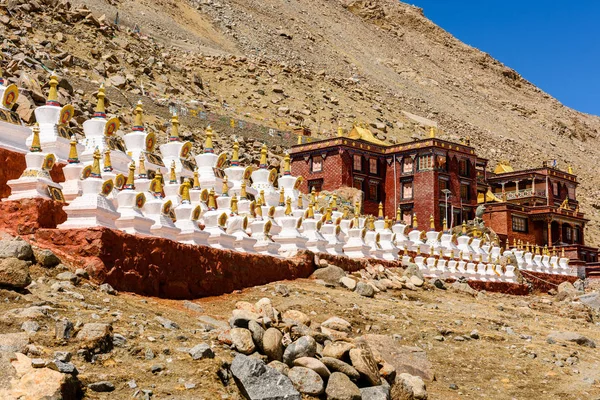 Dirapuk Monastery near the northern face of Mount Kailash. — Stock Photo, Image