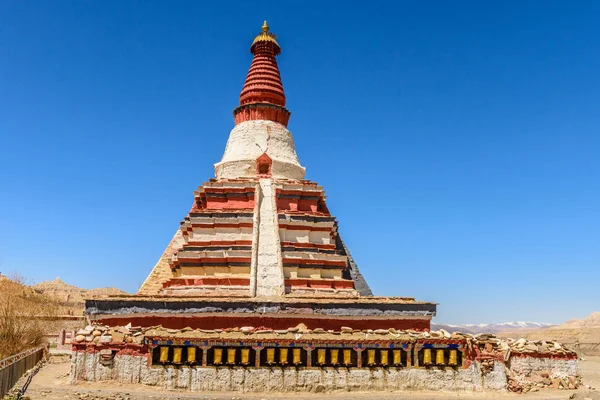 Buddhist stupa. Toling Monastery  in the Dzanda County of Ngari — Stock Photo, Image