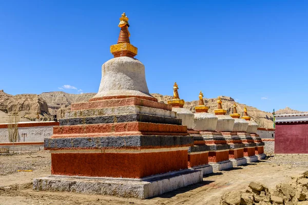 Buddhist stupas.Toling Monastery  in the Dzanda County of Ngari — Stock Photo, Image