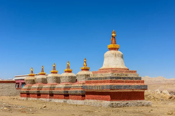 Buddhistiska dumheter.Tolkning kloster i Dzanda County i Ngari — Stockfoto