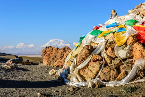 View from the Tibetan plateau to Mount Gurla-Mandhata — Stock Photo, Image