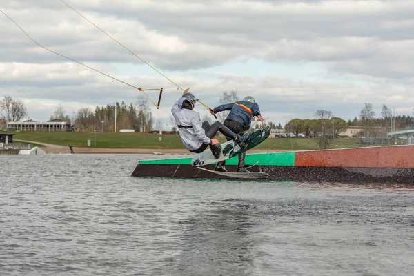 Fagersta Suède Maj 2020 Deux Adolescents Wakeboarders Sur Lac Lors — Photo