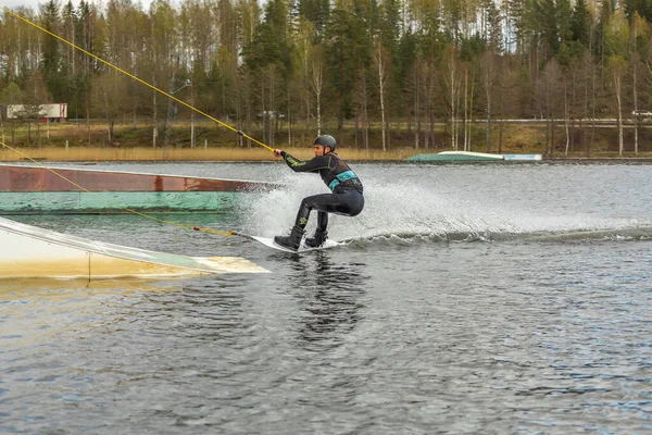 Fagersta Suecia Mayo 2020 Wakeboarding Adolescente Lago Durante Una Lección — Foto de Stock