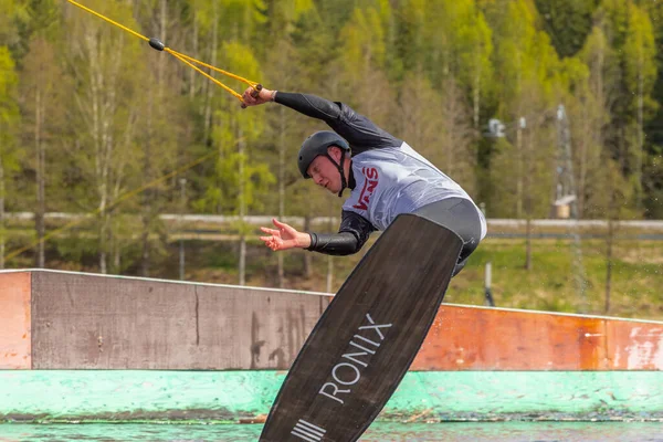 Fagersta Suecia Mayo 2020 Wakeboarding Teen Wakeboarder Hace Salto Extremo — Foto de Stock