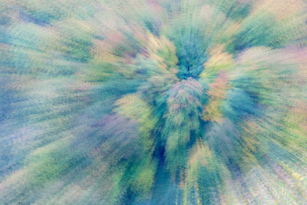 Streszczenie Zdjęcia Las Jesienią Sfotografowany Różnymi Efektami Ruchu Zoomu Kolorowe — Zdjęcie stockowe