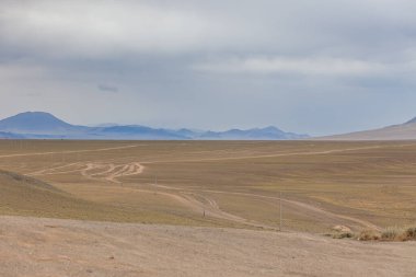 Çöldeki yol. Rus Altai ve Moğolistan arasındaki Orta Asya