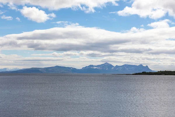 Ein Mystischer Fjord Norwegen Mit Bergen Und Nebel Der Polartagen — Stockfoto