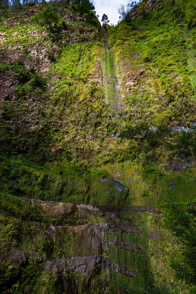 山景。丰查尔市附近的山脉景观。马德拉岛, 葡萄牙, 欧洲. — 图库照片