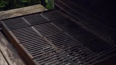 Daha hızlı ızgara et. Sos ve limonlu ızgara tavuk..