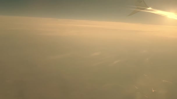 Sky during the day from the window of the plane window. — Stock Video