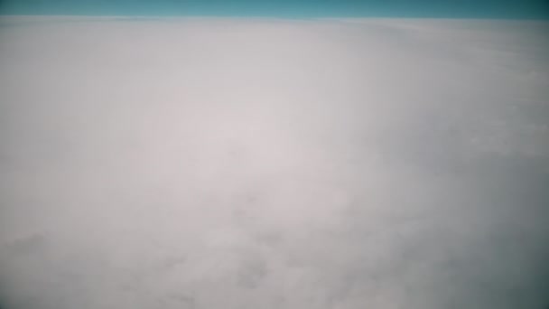 Sky during the day from the window of the plane window. — Stock Video