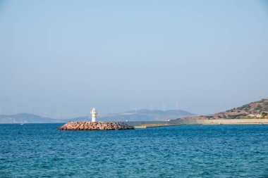 Limandaki güzel deniz feneri manzarası