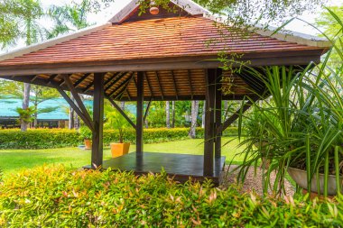 Tayland tropikal doğa güzel ahşap çardak