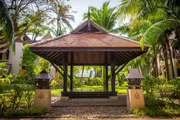 Beautiful wooden gazebo in tropical nature in Thailand — Stock Photo, Image