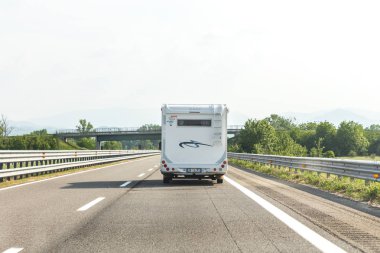 Bologna, İtalya 06 Mayıs, 2018: Camper İtalya de yol
