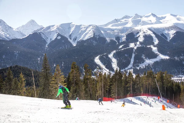 Skiing high up in the mountains in Russia — Stock Photo, Image