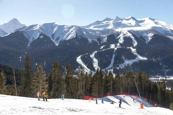 Skiing high up in the mountains in Russia — Stock Photo, Image