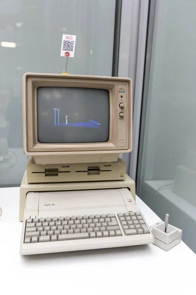 MOSCOU, RUSSIE - 11 JUIN 2018 : Ancien ordinateur Apple Mac original au musée de Moscou Russie — Photo
