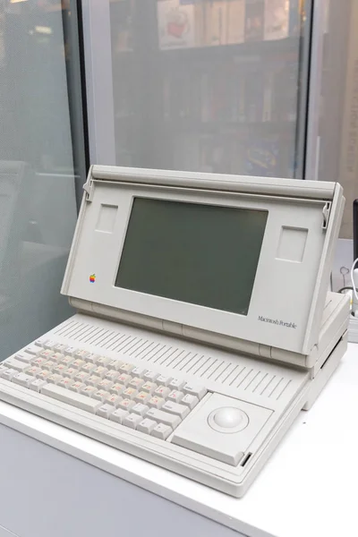MOSCOU, RUSSIE - 11 JUIN 2018 : Ancien ordinateur Apple Mac original au musée de Moscou Russie — Photo