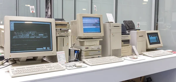 Moskou, Rusland - 11 juni, 2018: Oude originele Apple Mac computer in museum in Moskou Rusland — Stockfoto