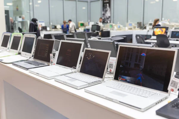 MOSCA, RUSSIA - 11 GIUGNO 2018: Vecchio computer Apple Mac originale in museo a Mosca Russia — Foto Stock