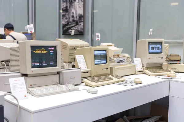 Moskou, Rusland - 11 juni, 2018: Oude originele Apple Mac computer in museum in Moskou Rusland — Stockfoto