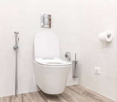 Modern beyaz tarzı banyo klozet