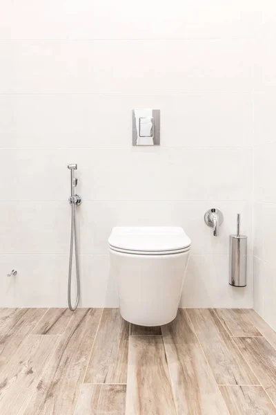 Toilet bowl in modern white style bathroom — Stock Photo, Image