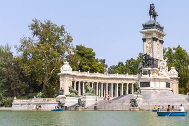 Buen Retiro park Madrid İspanya görünümünü