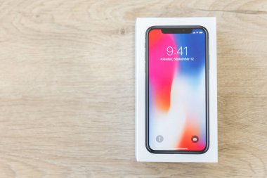 Moskova, Rusya 12 Kasım, 2017: Iphone X akıllı telefon. En son Apple Iphone 10 cep telefonu. Açıklayıcı yazı işleri. En yeni Iphone dokunmatik ekran, çift dikey kamera ile