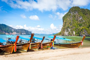 Phang Nga Bay, Tayland 10 Ocak, 2018: uzun kuyruk tekne, tradit