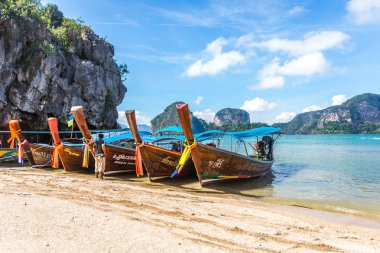Phang Nga Bay, Tayland 10 Ocak, 2018: uzun kuyruk tekne, tradit