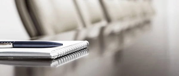 Notebook Table Empty Conference Room — Stock Photo, Image