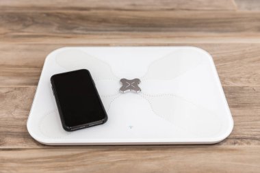 Akıllı ölçek ayakta Bluetooth smartphone için bağlı katta