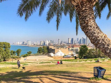 Tel Aviv, İsrail - 21 Ocak 2019: Görünüm, Tel Aviv Yaffa Park bir tepe üzerinde