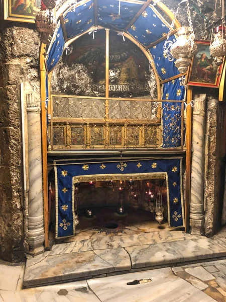 BETHLEHEM, PALESTINE - JANUARY 22, 2019: Grotto Over Cave Where Jesus Christ was Born. Church of the Nativity Bethlehem in Palestine. Star marks site where Jesus was born — Stock Photo, Image