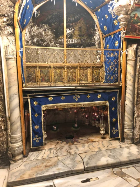 BETHLEHEM, PALESTINE - JANUARY 22, 2019: Grotto Over Cave Where Jesus Christ was Born. Church of the Nativity Bethlehem in Palestine. Star marks site where Jesus was born — Stock Photo, Image