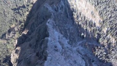 Kış dağ Vadisi hava 4 k video uçan. Eko turizm Caucasus Zakan, Rusya'nın seyahat