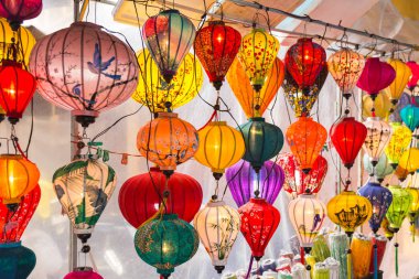 Kağıt Fenerler Tarihi Asya kent sokaklarında