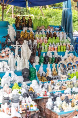 Vietnam dağlarında mermer bir heykel mağaza