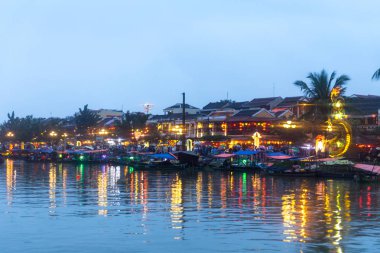 Hoi An, Quang Nam, Vietnam - 03 Ocak 2019: Vietnam eski bir şehir Hoi Nehri üzerinde tekne